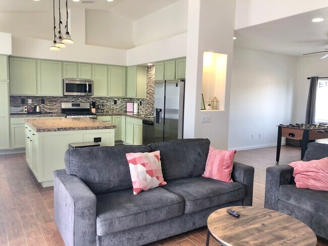 Building Photo - 57655 Sierra Way