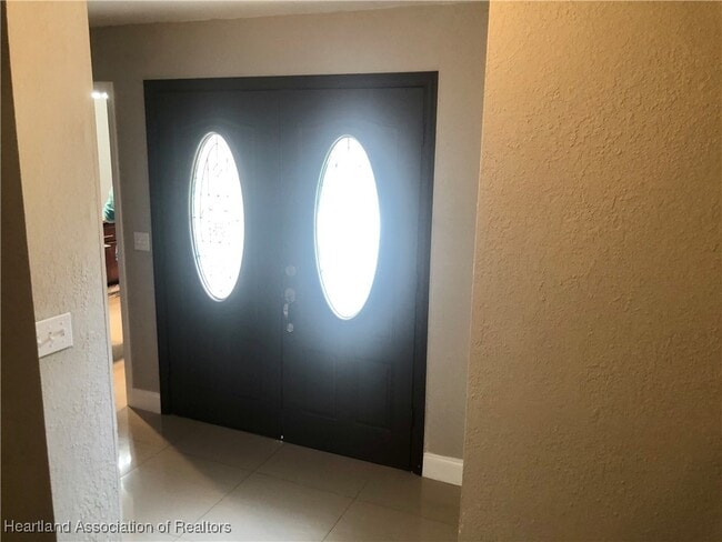 Building Photo - 4615 Lake Haven Blvd