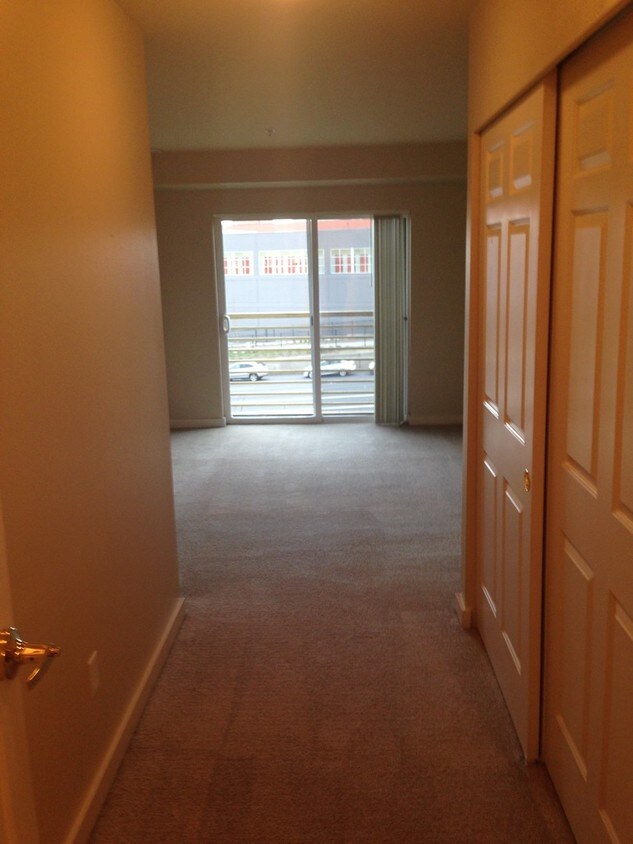 Primary Photo - 1200 Mercer St