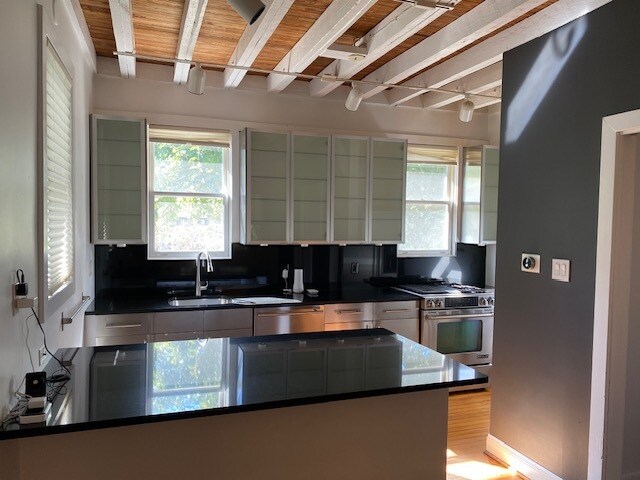 Foto del edificio - 4809 Calvert Rd