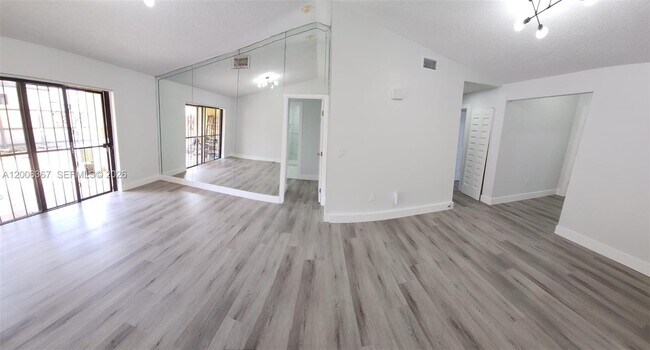 Foto del edificio - 5046 SW 145th Ave
