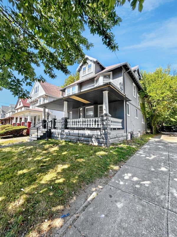 Building Photo - 10721 Columbia Ave