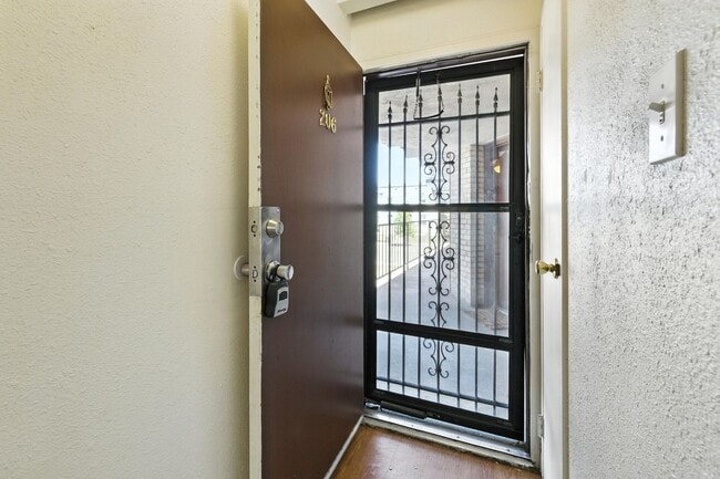 Building Photo - 1 Bed 1 Bath Condo In The Heart Of Denver
