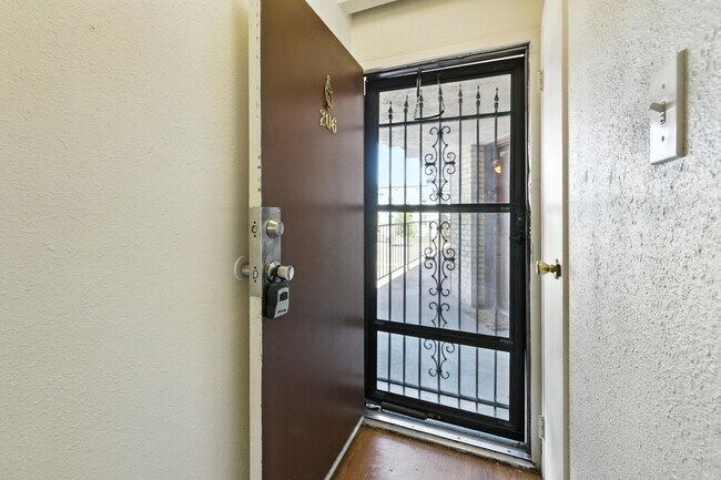 Foto del edificio - 1 Bed 1 Bath Condo In The Heart Of Denver