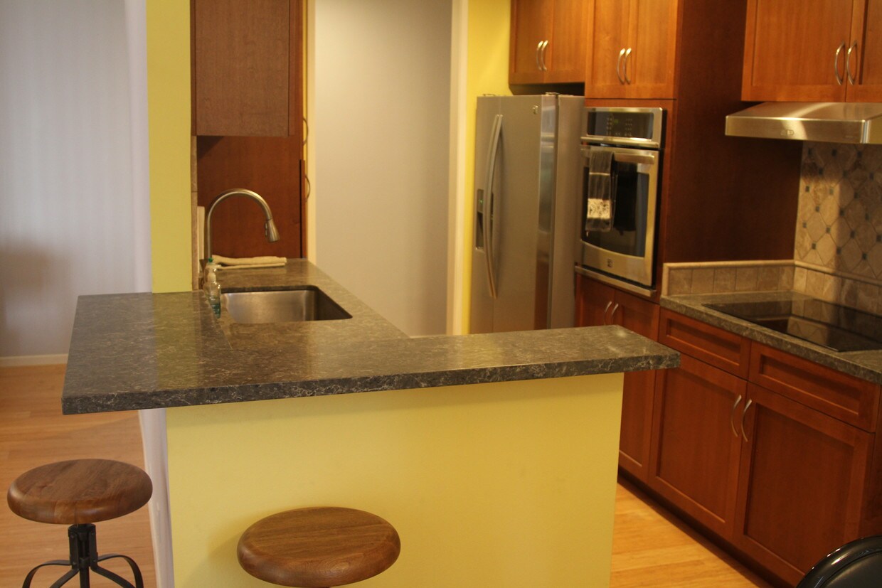 6000 Canterbury Dr, Culver City, CA 90230 Condo for Rent in Culver