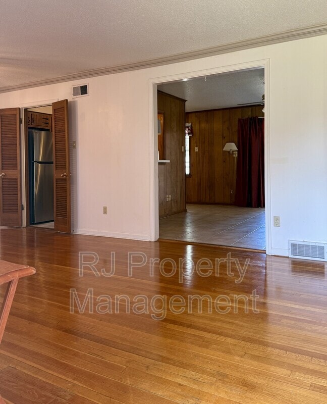 Photo - 3558 Greentree Dr House