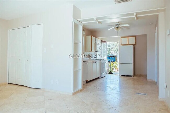Building Photo - 8015 La Cienega St