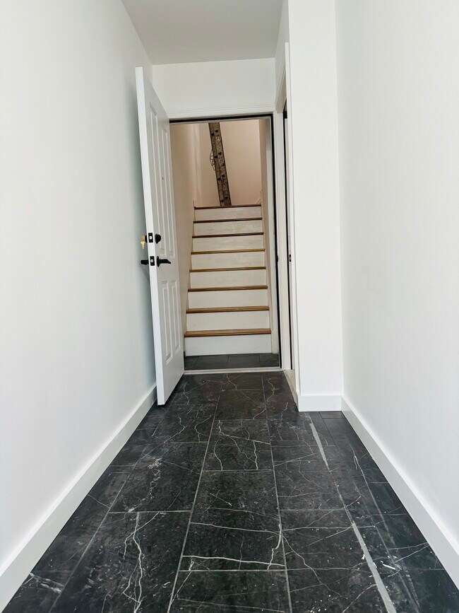 Private Entry - 12208 26th Ave