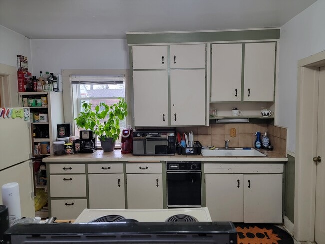 Building Photo - 1921 Emery St