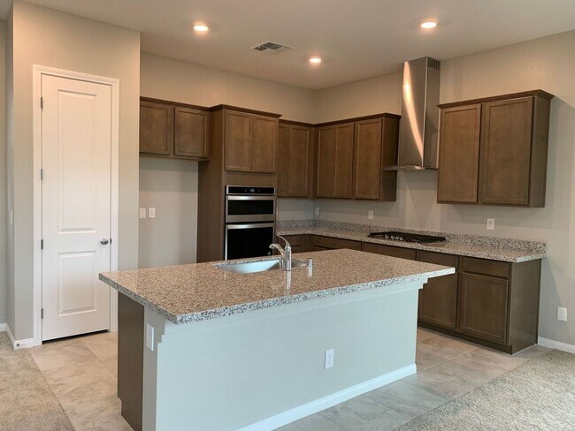 Building Photo - A BEAUTIFUL HOME LOCATED IN SOUTH SUMMERLIN, FEATURING CARPET THROUGHOUT THE HOME AND STAINLESS S...