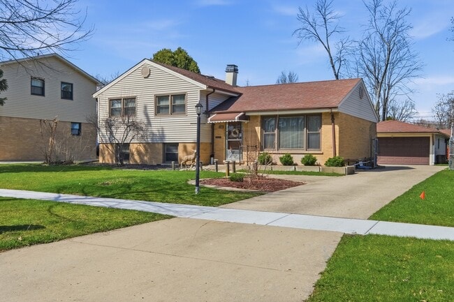Building Photo - 1506 W Palm Dr