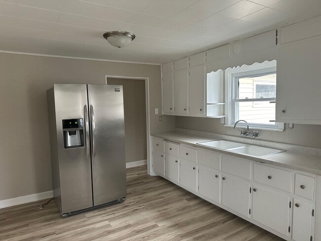 Building Photo - 962 Lakeview Dr