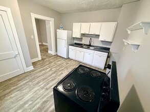 Building Photo - 511 S Broadway St