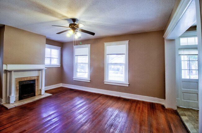 Building Photo - 105 4th St