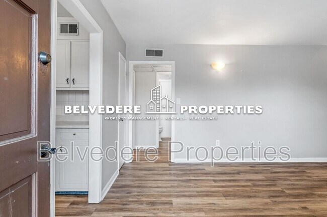 Building Photo - 360 S Cherry St