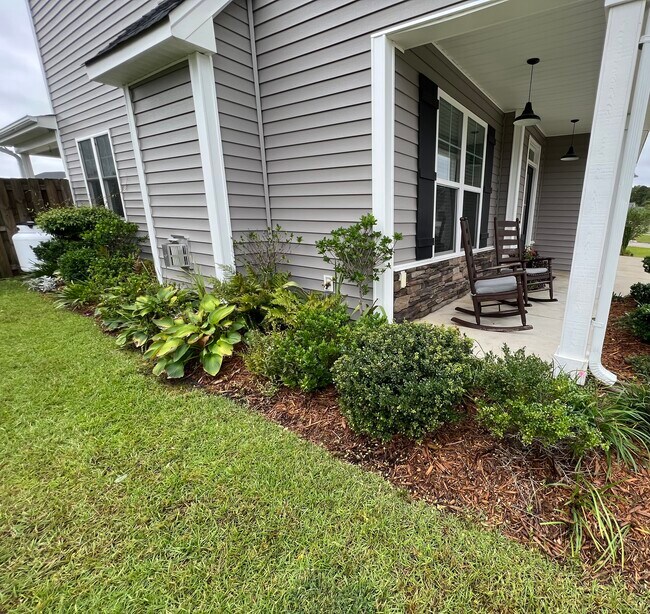 Lado de la casa - 1230 Big Field Dr