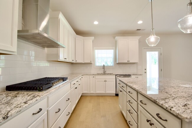 Building Photo - Brand New Hugston Home Near Lee Scott Acad...