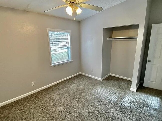 Building Photo - 1682 Mayhew St