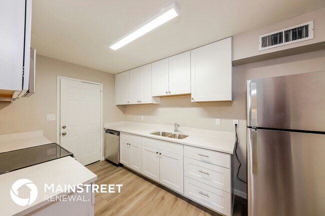 Building Photo - 3732 W Solar Dr