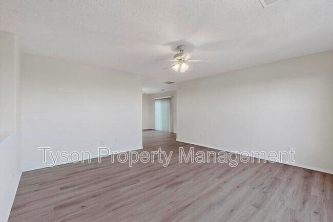 Foto del edificio - 8001 Vinemont Pl NW