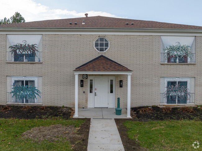 Building Photo - Brickstone Manor