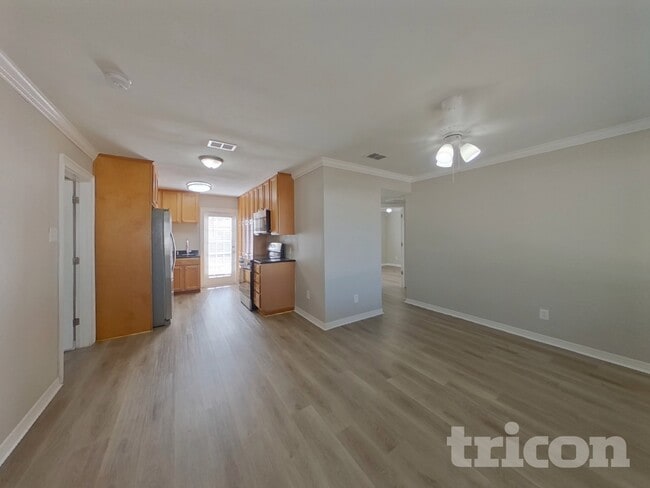 Foto del edificio - 3210 W Tyson Ave