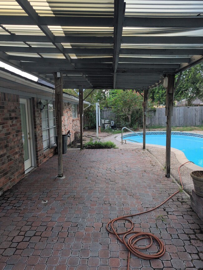 Foto del edificio - 723 Martin Ln