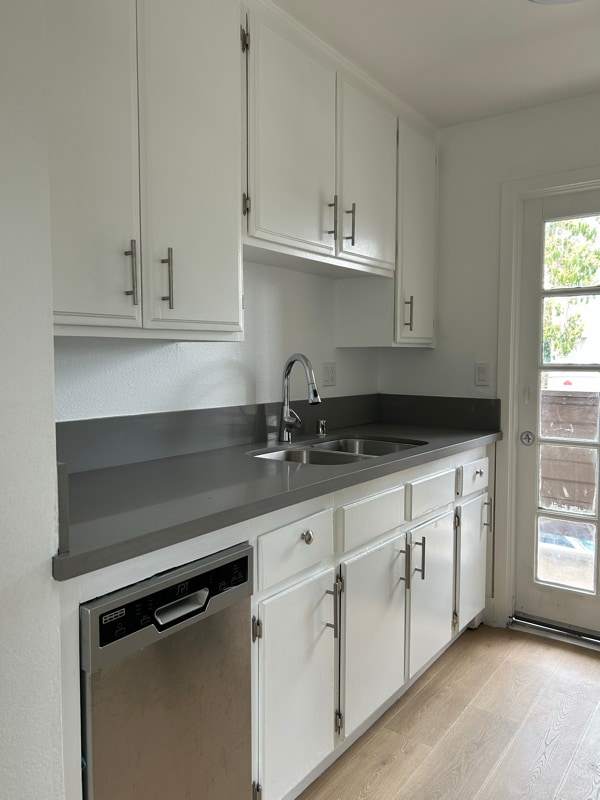 Building Photo - 924 Gaviota Ave