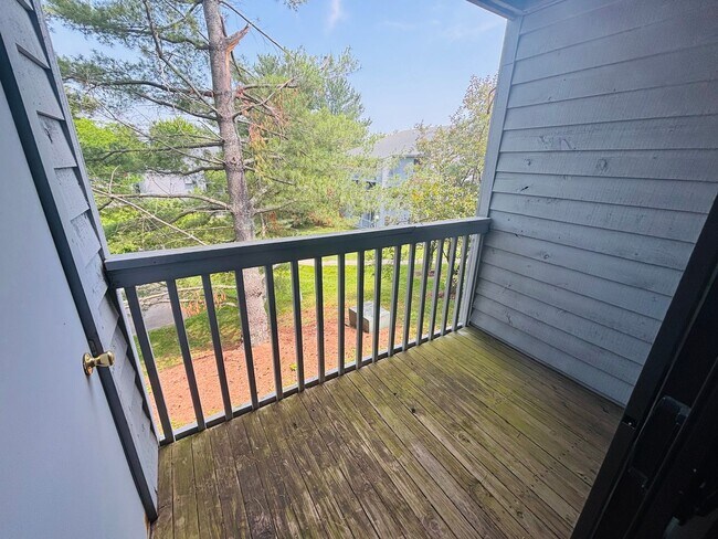 Foto del edificio - Efficiency 1 Bathroom Condo