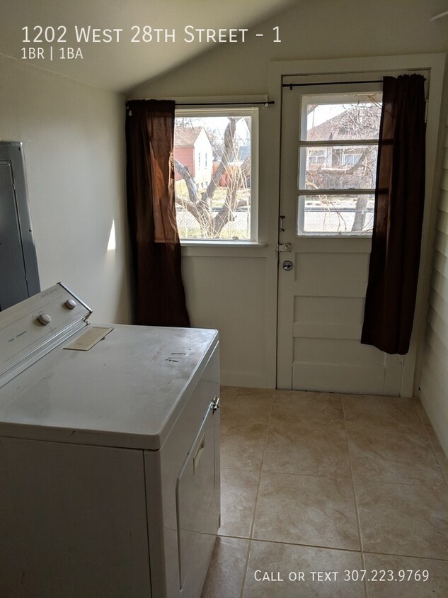 Primary Photo - Great 1 bedroom, 1 bathroom apartment. Wal...