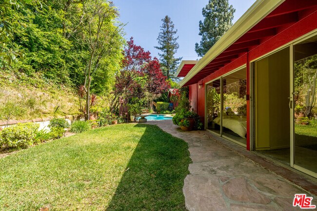 Foto del edificio - 2524 Laurel Pass Ave