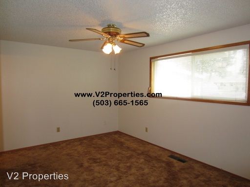 Building Photo - 14960 SE Caruthers Ct