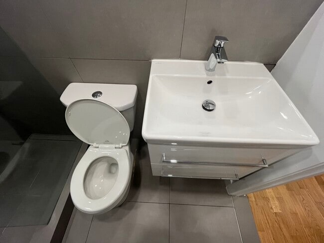 Building Photo - 230 Oak St