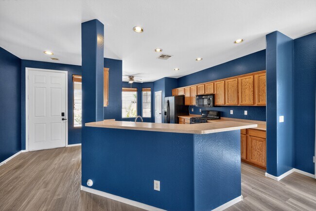 Building Photo - 38248 W Santa Clara Ave