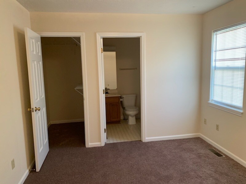 Primary Photo - 147 Amy Ave