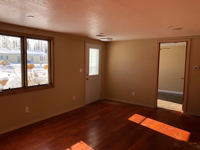 Foto del edificio - 3-Bedroom Ranch Home With Updated Kitchen and Bath!