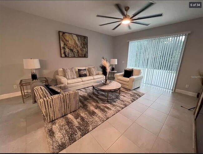 Foto del edificio - 5055 Royal Point Ave