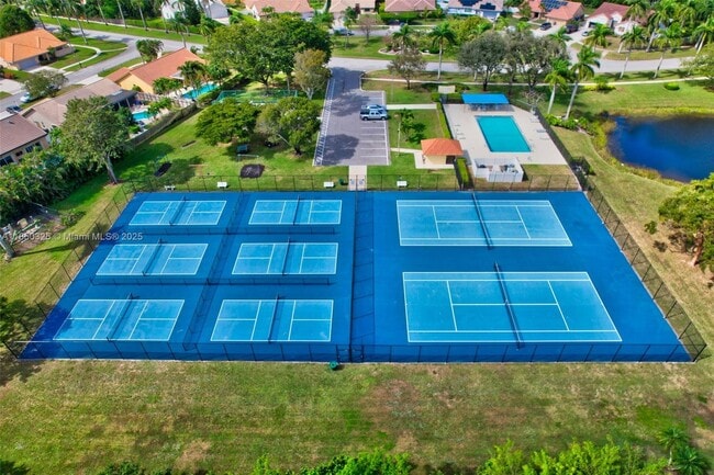 Foto del edificio - 5780 Sun Pointe Cir