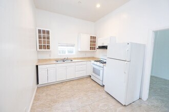 Building Photo - 1349 Peach Ave
