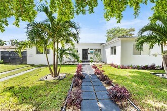 Building Photo - 1581 Normandy Dr