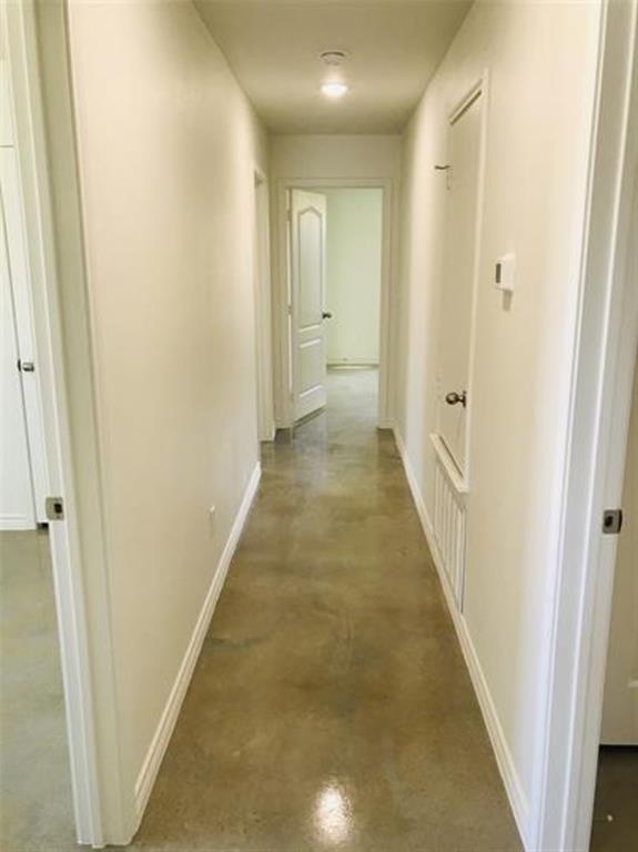 Foto del edificio - 6011 Amelia Earhart Blvd