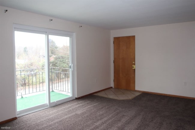 Building Photo - 2 br, 1 bath 4plex - Noll Avenue Apartments