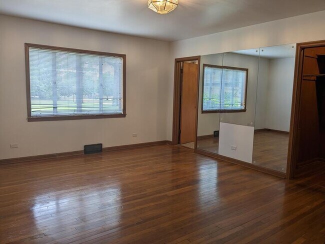 Foto del edificio - 2525 E 41st St
