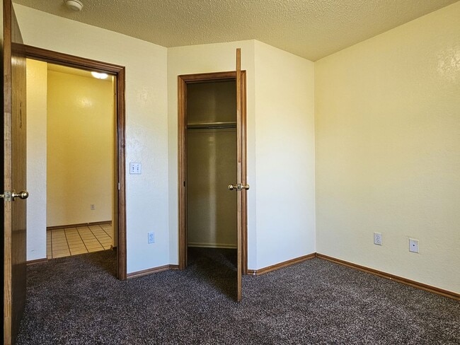 Building Photo - 205 N Eastgate Dr