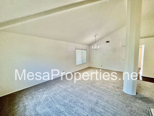 Foto del edificio - 1488 Poppy Ave