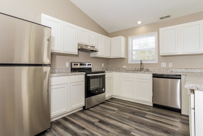 Building Photo - Adorable Brick Ranch