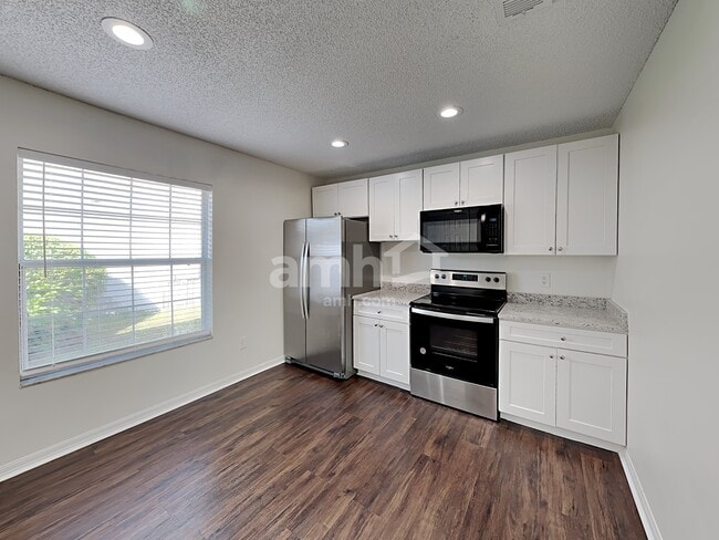 Building Photo - 2273 Heathwood Cir