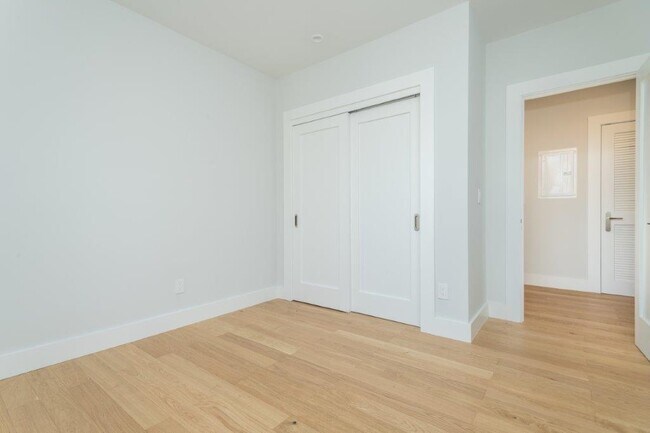 Building Photo - 129 Highland Ave