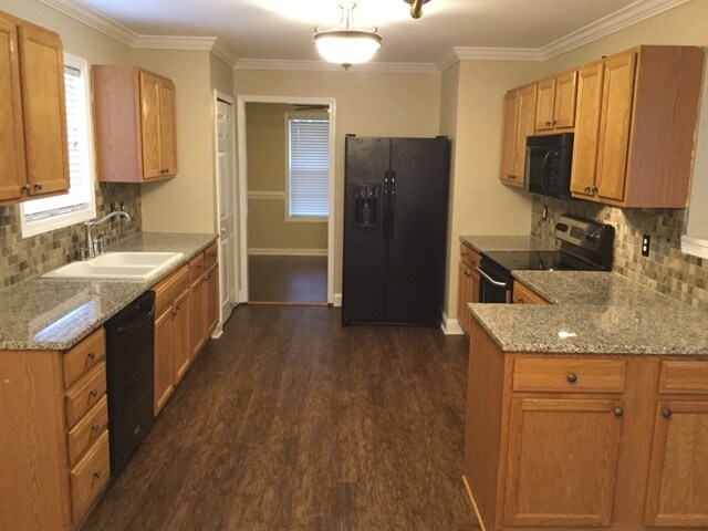 Foto del edificio - 3712 Cashew Dr