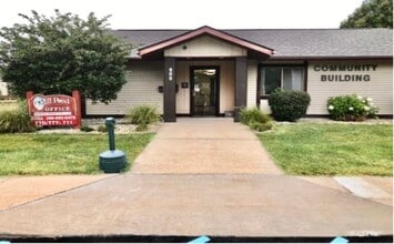 Building Photo - 800 E Smith St